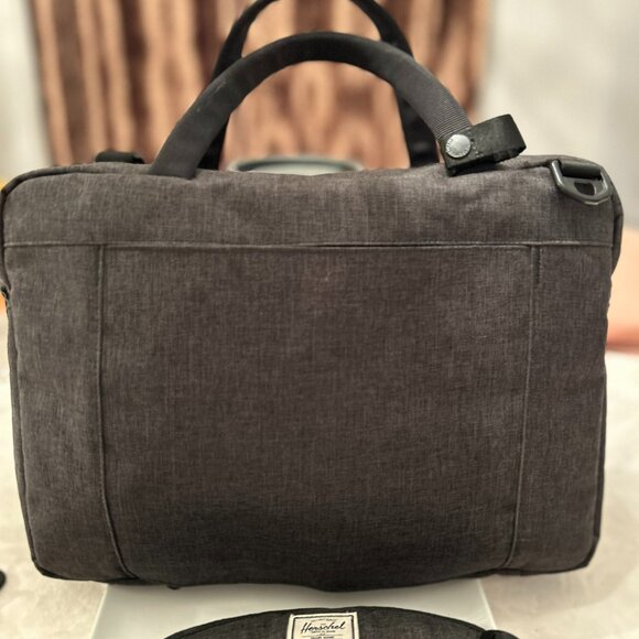 Herschel Crosshatch Messenger Bag - Picture 4 of 9